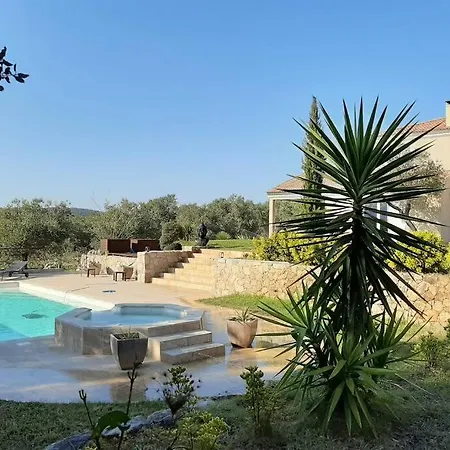 Villa Très Belle Piscine Jacuzzi Grande Propriété 10 Pers Belgodère