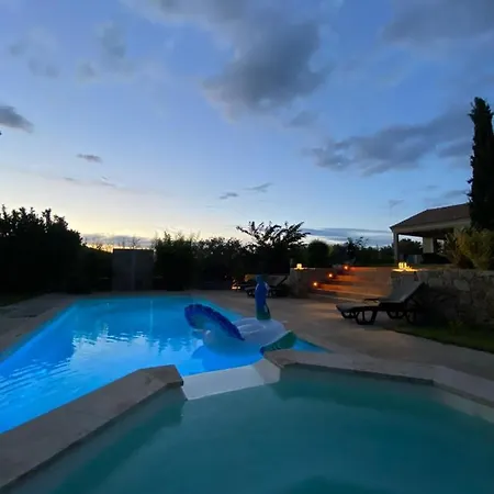 Villa Très Belle Piscine Jacuzzi Grande Propriété 10 Pers Belgodère