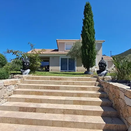 Très Belle Piscine Jacuzzi Grande Propriété